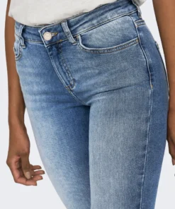 Mid‑Waist Flared Fit Jeans – Light Blue Super-Stretch Denim left closeup