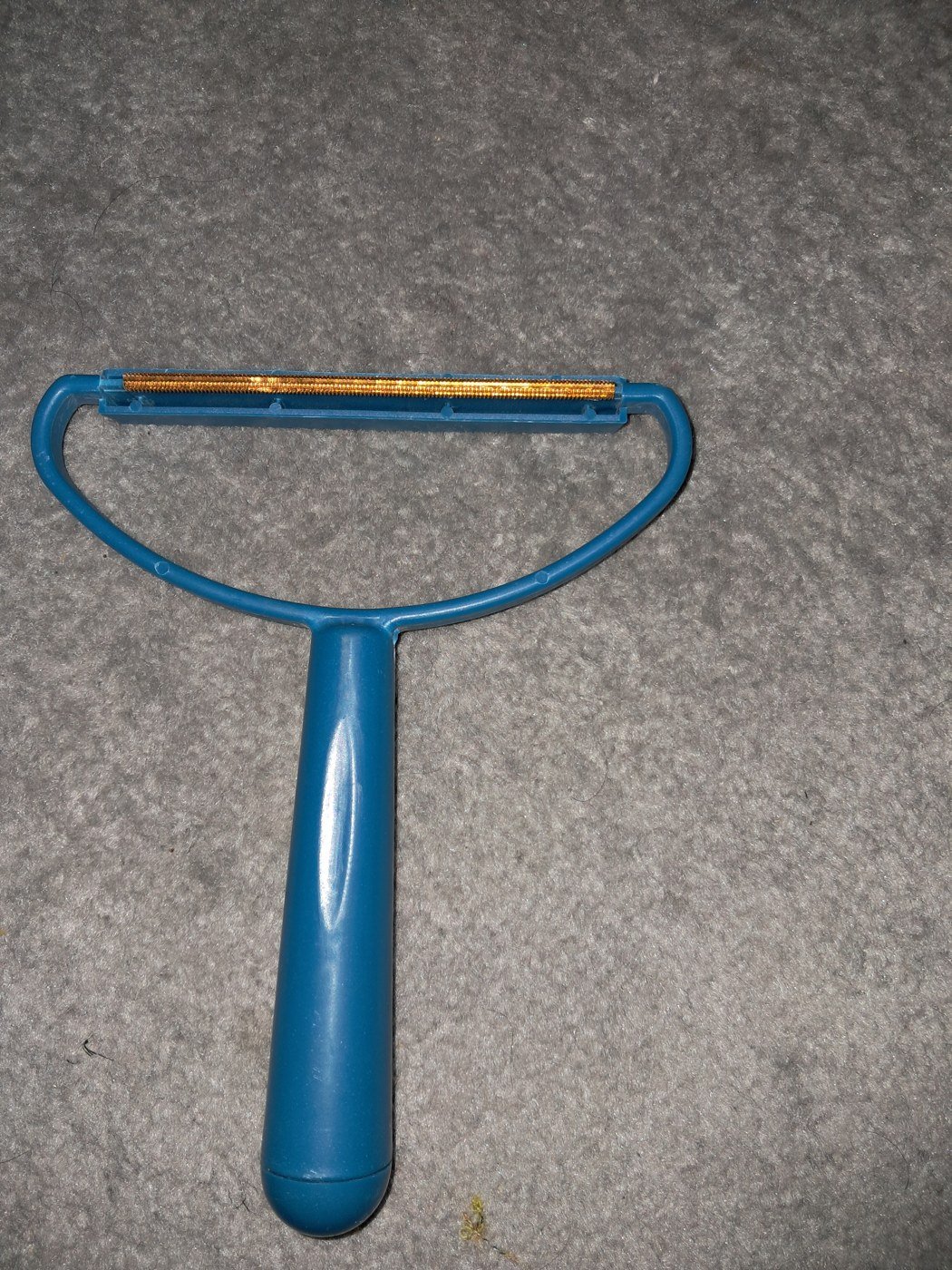 Blue and Yellow Manual Lint Scraper - Image 4