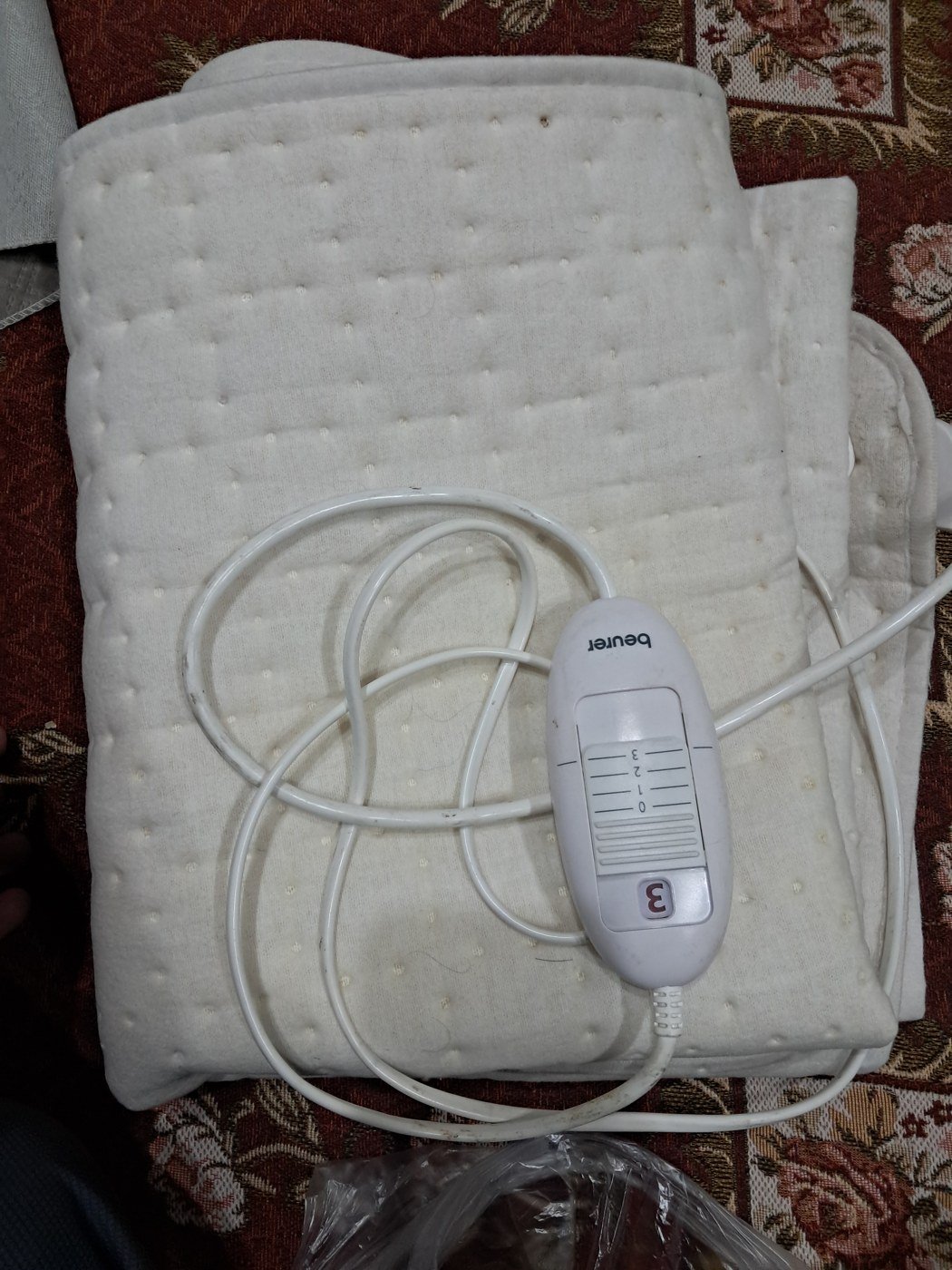 White Quilted Heated Mat with Controller